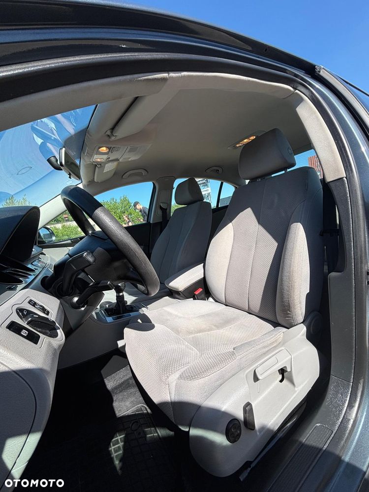 Volkswagen Passat 1.9 TDI Comfortline - 11