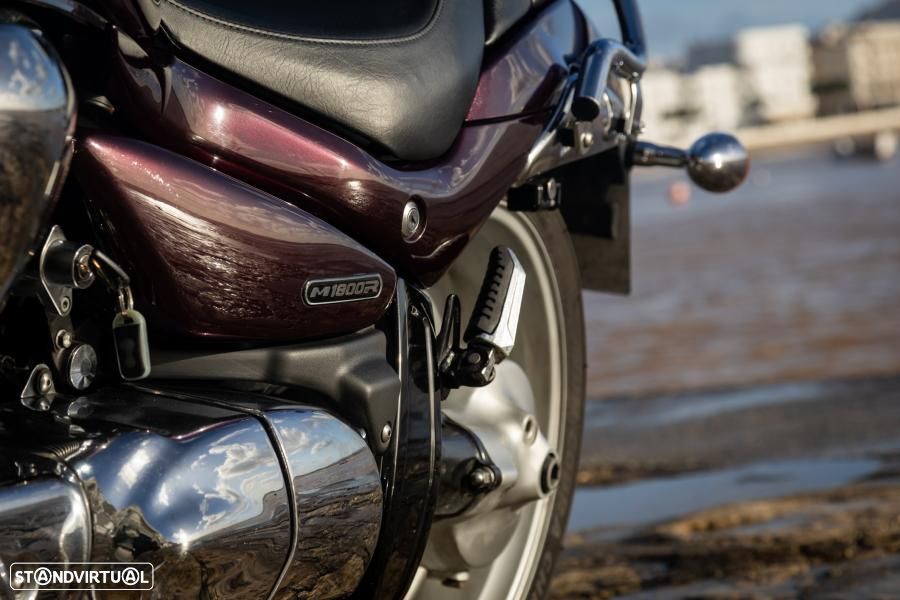 Suzuki Intruder - 14