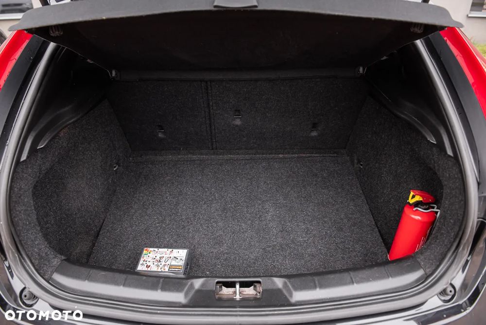 Volvo V40 D2 R Design - 27