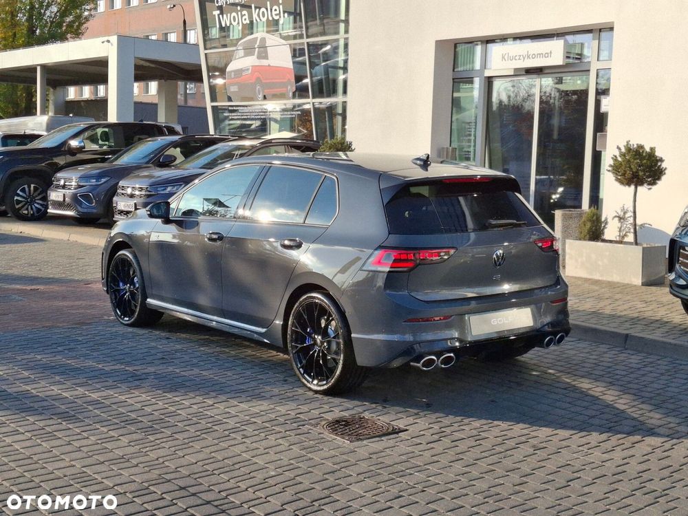 Volkswagen Golf - 6