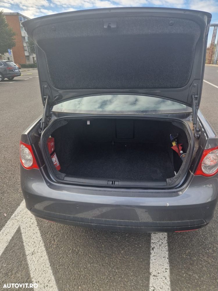 Volkswagen Jetta 2.0 TDI Life - 6