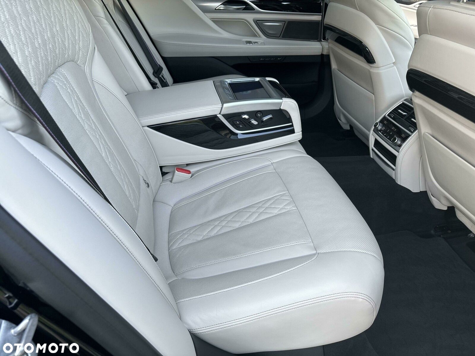 BMW Seria 7 - 21