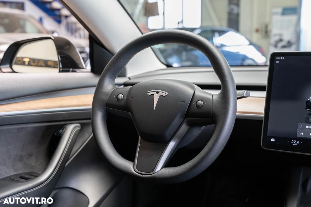 Tesla Model 3 Long Range AWD Premium - 13