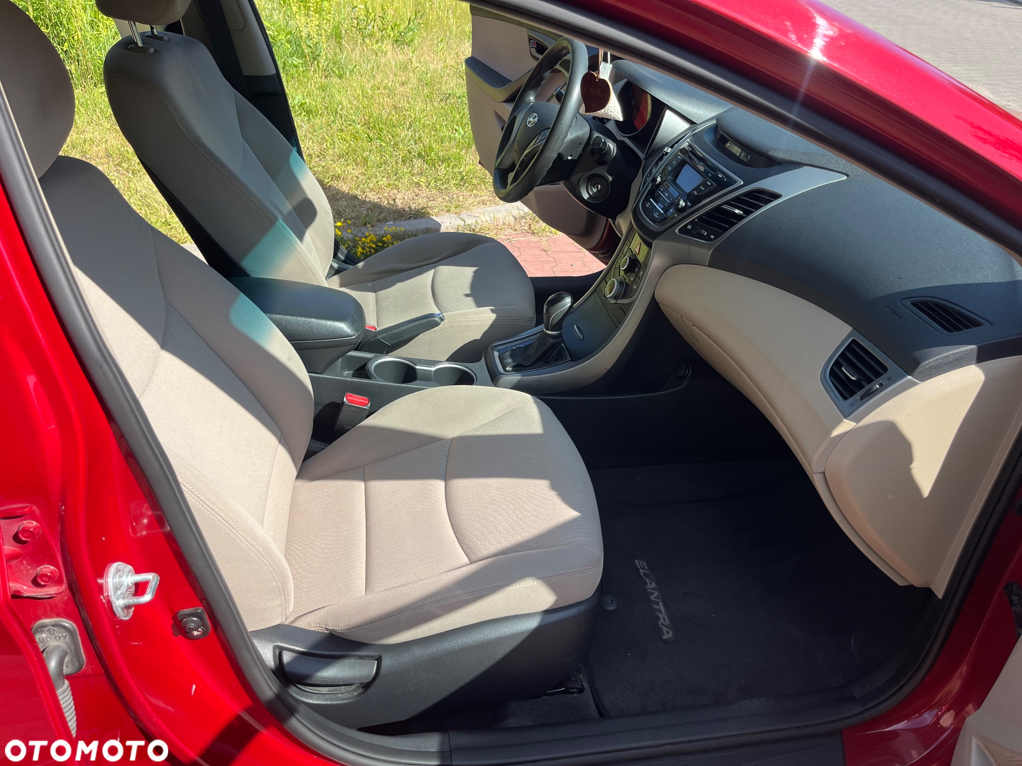 Hyundai Elantra - 25