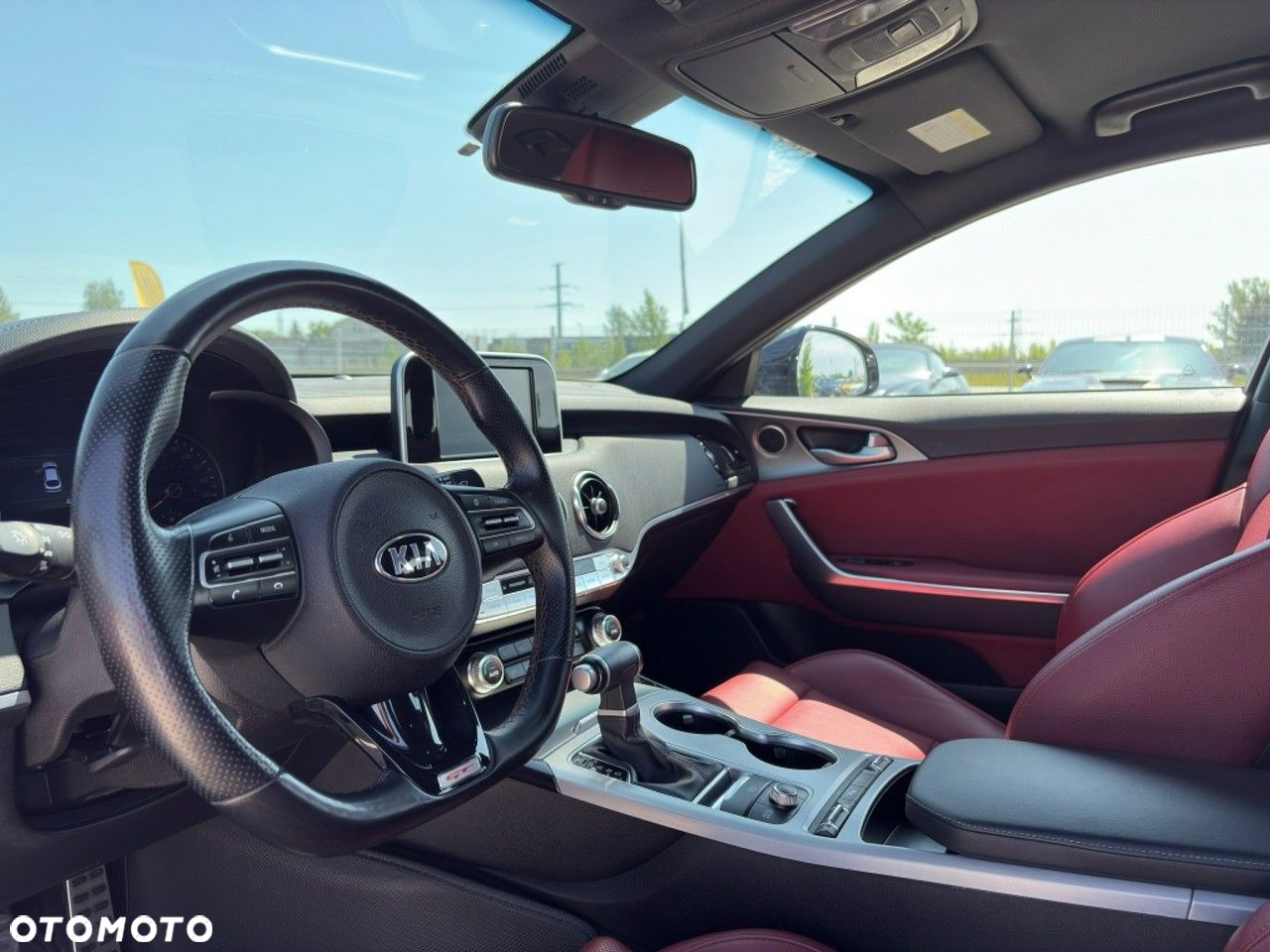 Kia Stinger - 10