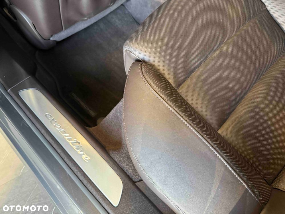 Porsche Panamera 4S Executive - 21