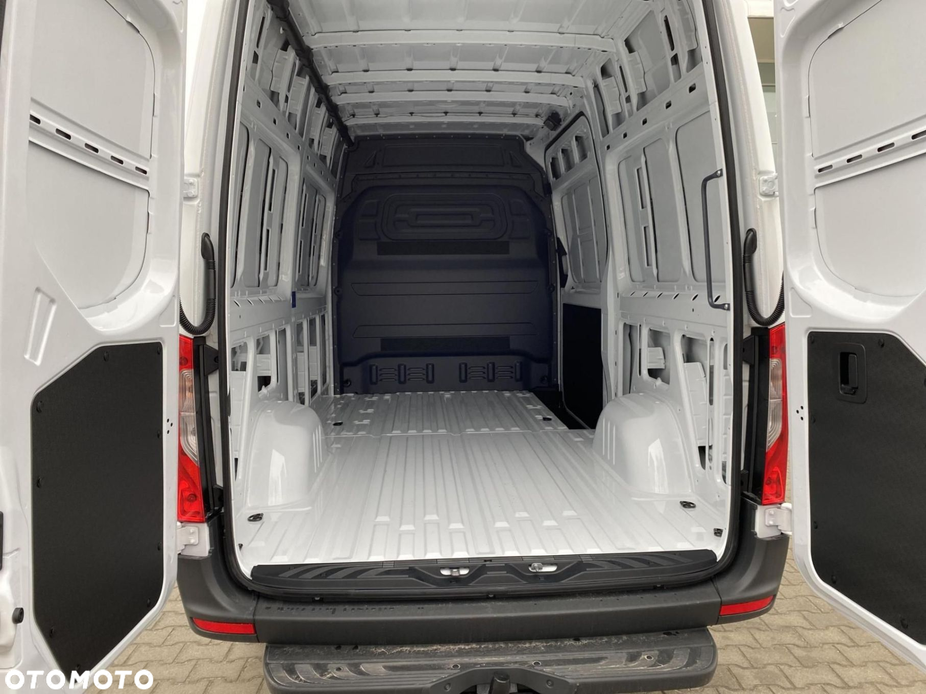 Mercedes-Benz Sprinter - 17