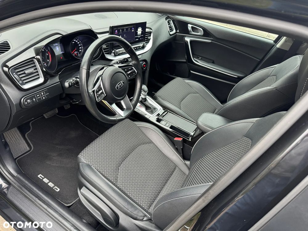 Kia Ceed - 12