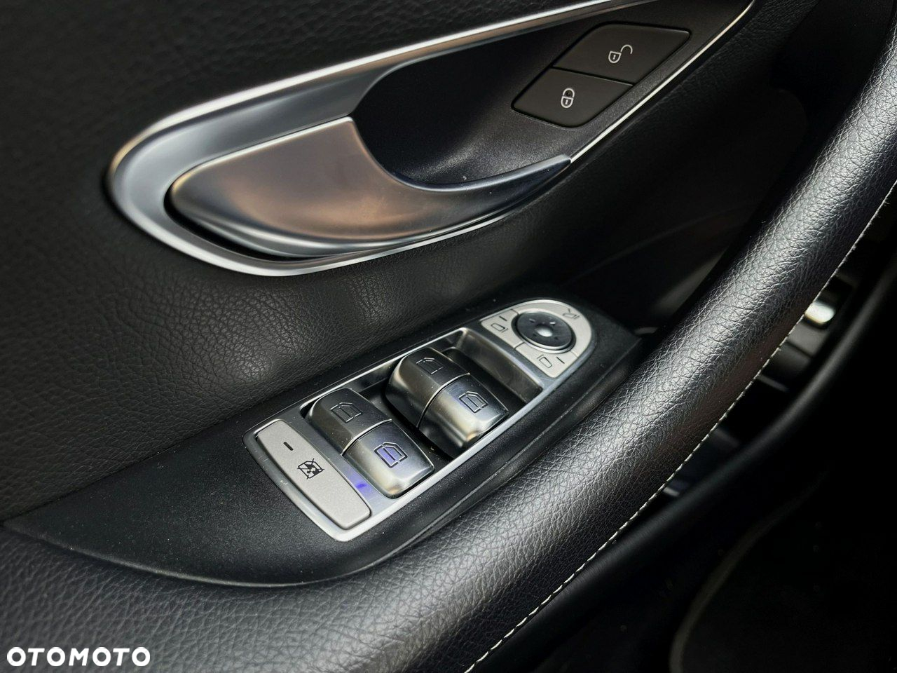 Mercedes-Benz Klasa E 220 d Avantgarde - 24
