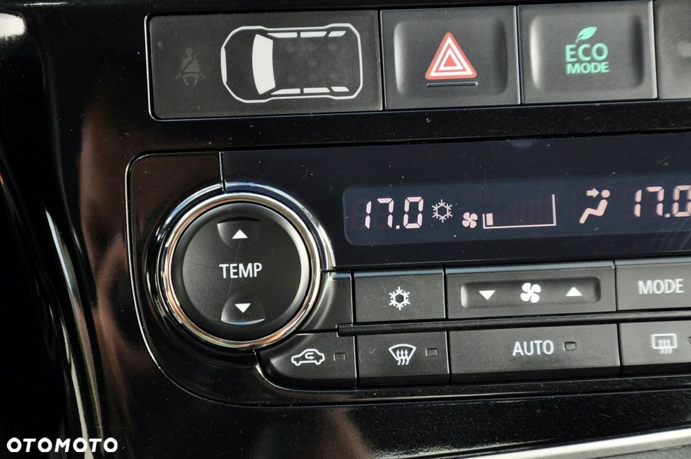 Mitsubishi Outlander - 32