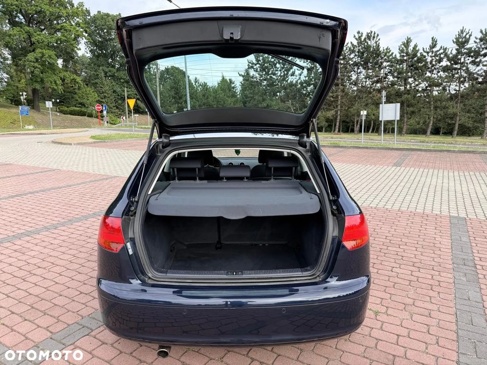 Audi A3 Sportback 1.6 FSI Ambiente - 25