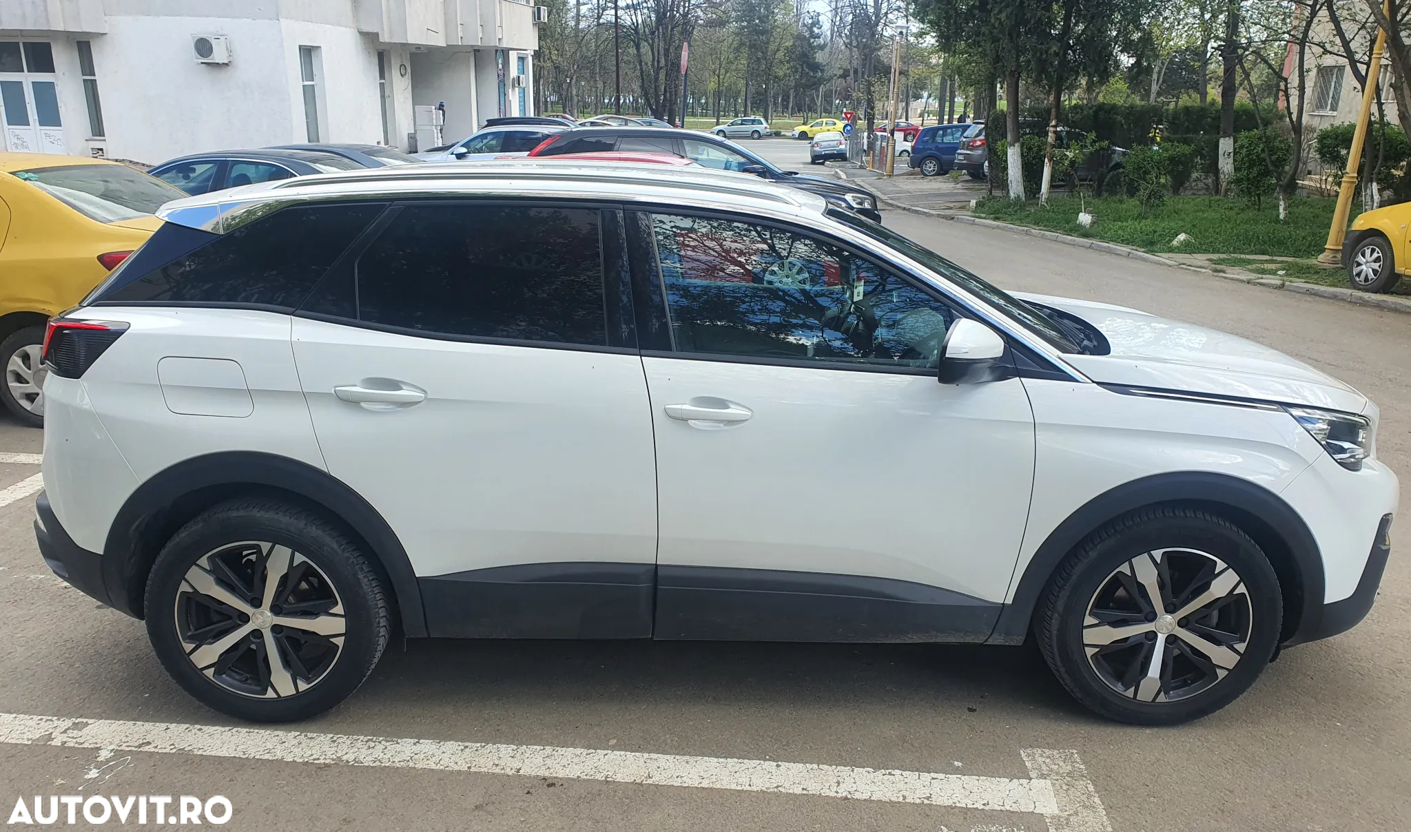Peugeot 3008 1.2 PureTech Turbo S&S EAT8 Allure - 8