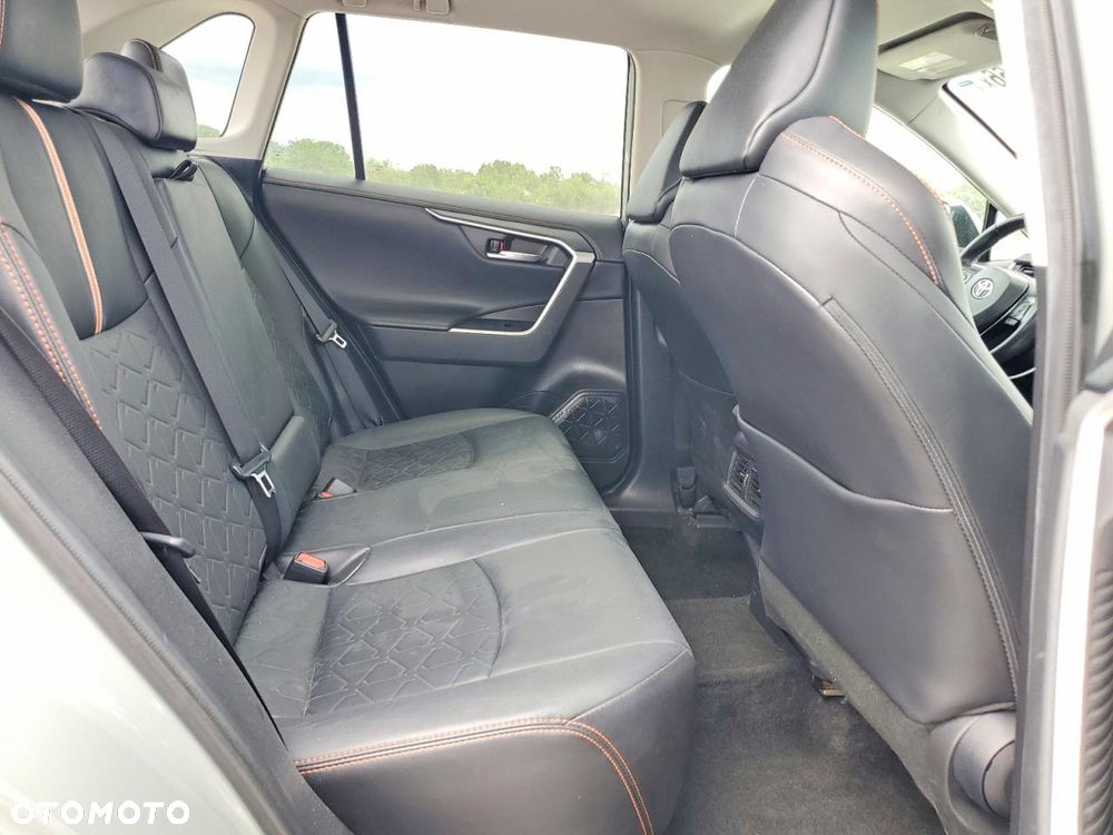 Toyota RAV4 2.5 XLE - 13