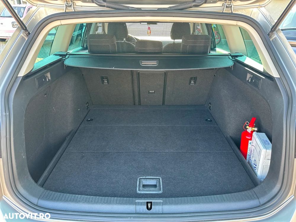 Volkswagen Golf 1.6 TDI BlueMotion Technology Lounge - 30