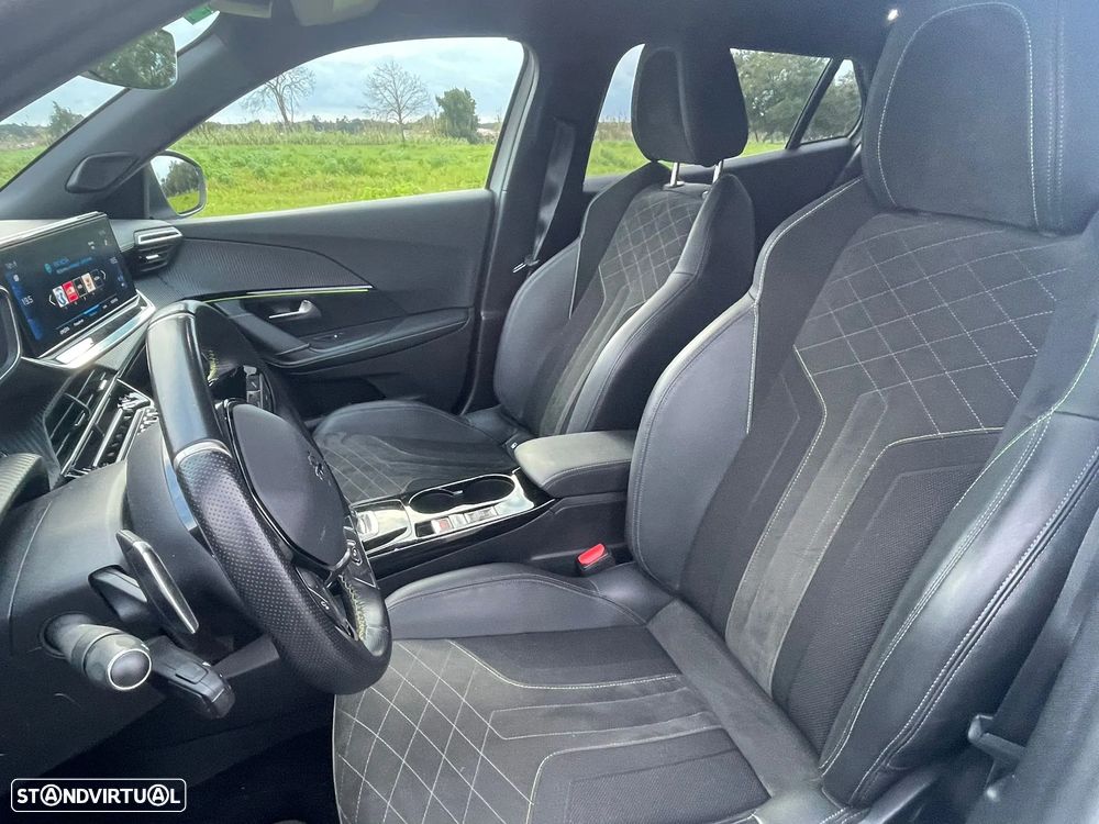 Peugeot 2008 PureTech 155 EAT8 GT Pack - 13