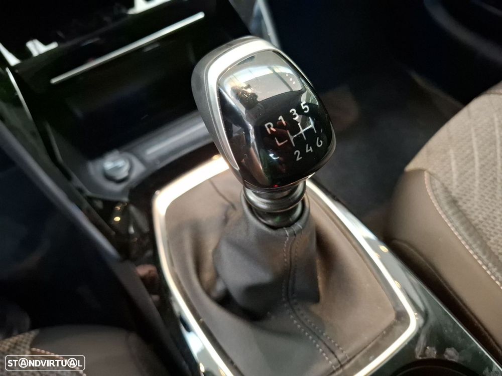 Peugeot 208 1.2 PureTech Allure — fotografia 15