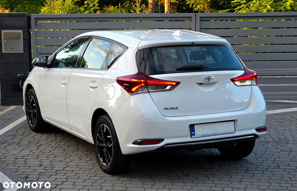 Toyota Auris 1.6 Premium - 12
