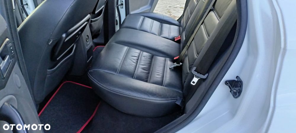 Ford Kuga 2.0 TDCi 2x4 Titanium - 12