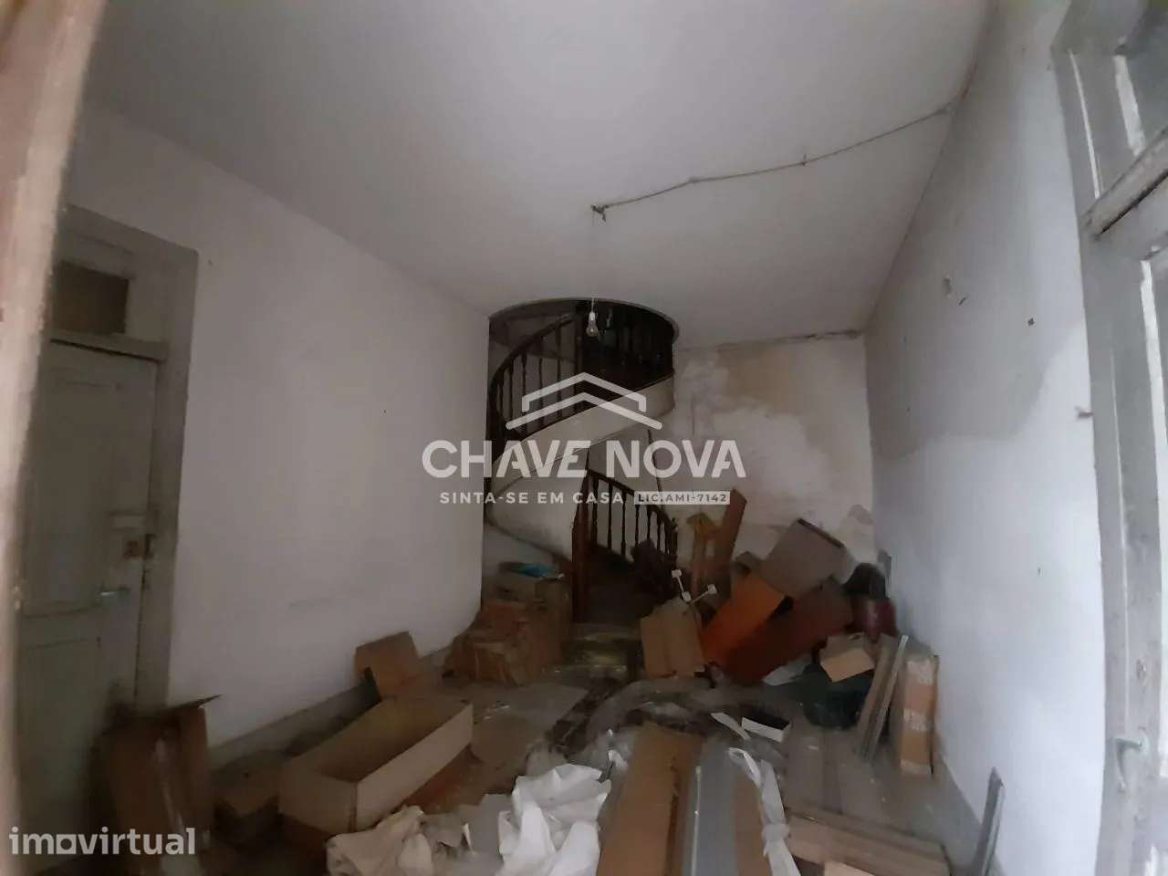 Prédio T4 p/ Recuperar em Valadares - Grande imagem: 3/28