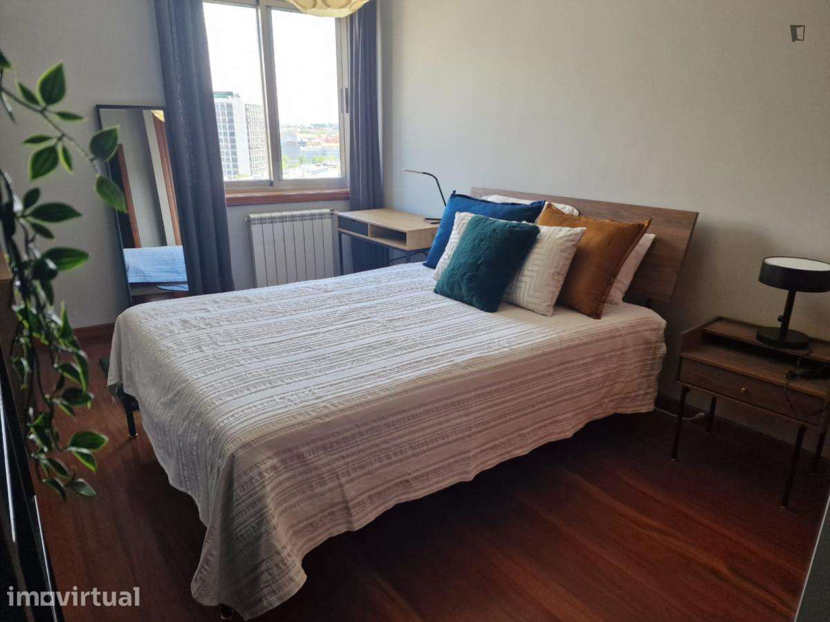 Quarto - localizado em Aveiro - Grande imagem: 2/12