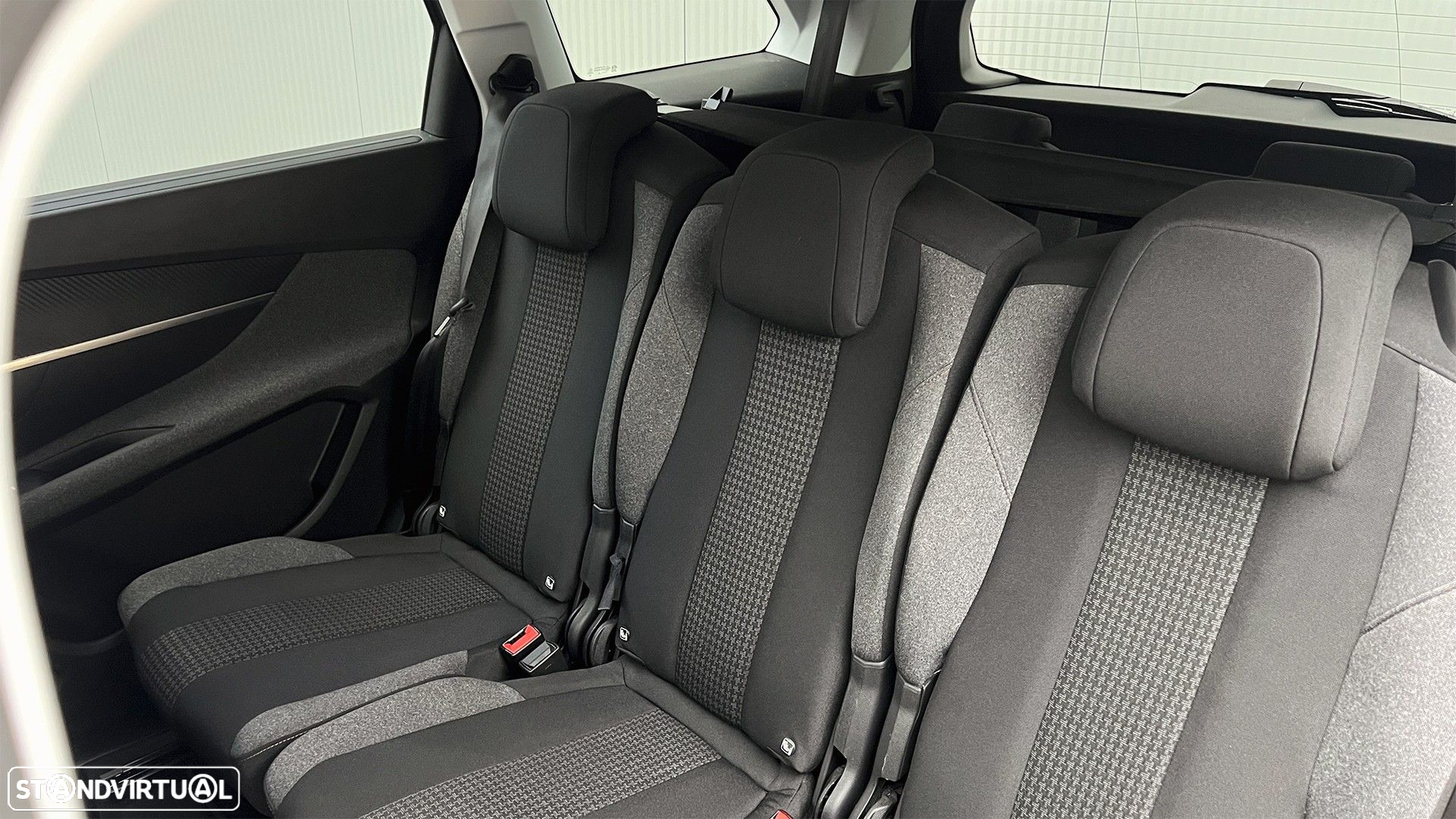 Peugeot 5008 1.2 PureTech Allure EAT8 - 28