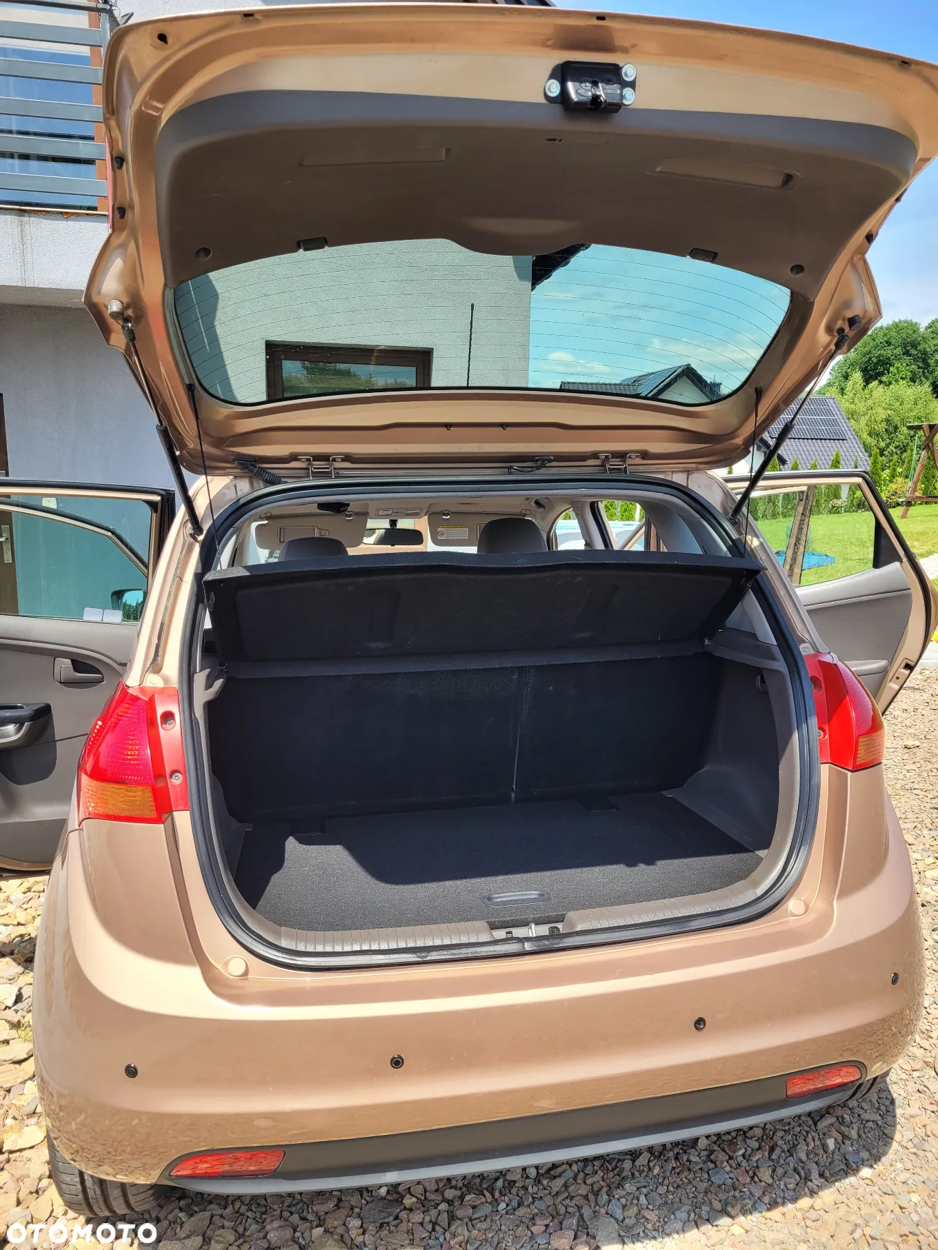 Kia Venga - 10