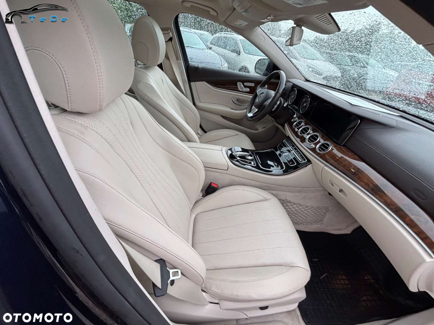 Mercedes-Benz Klasa E 300 9G-TRONIC - 24