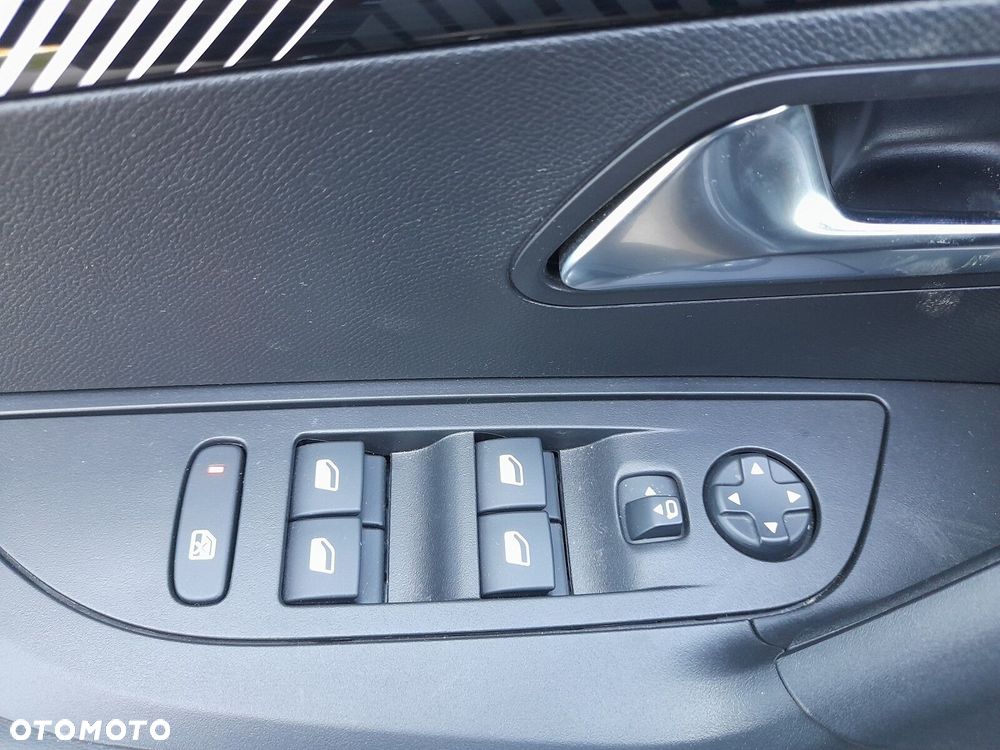 Peugeot 2008 - 9