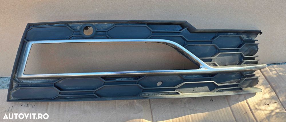 Grila proiector dreapta Skoda Octavia 4 2020 / 2021 / 2022 2023 - 1