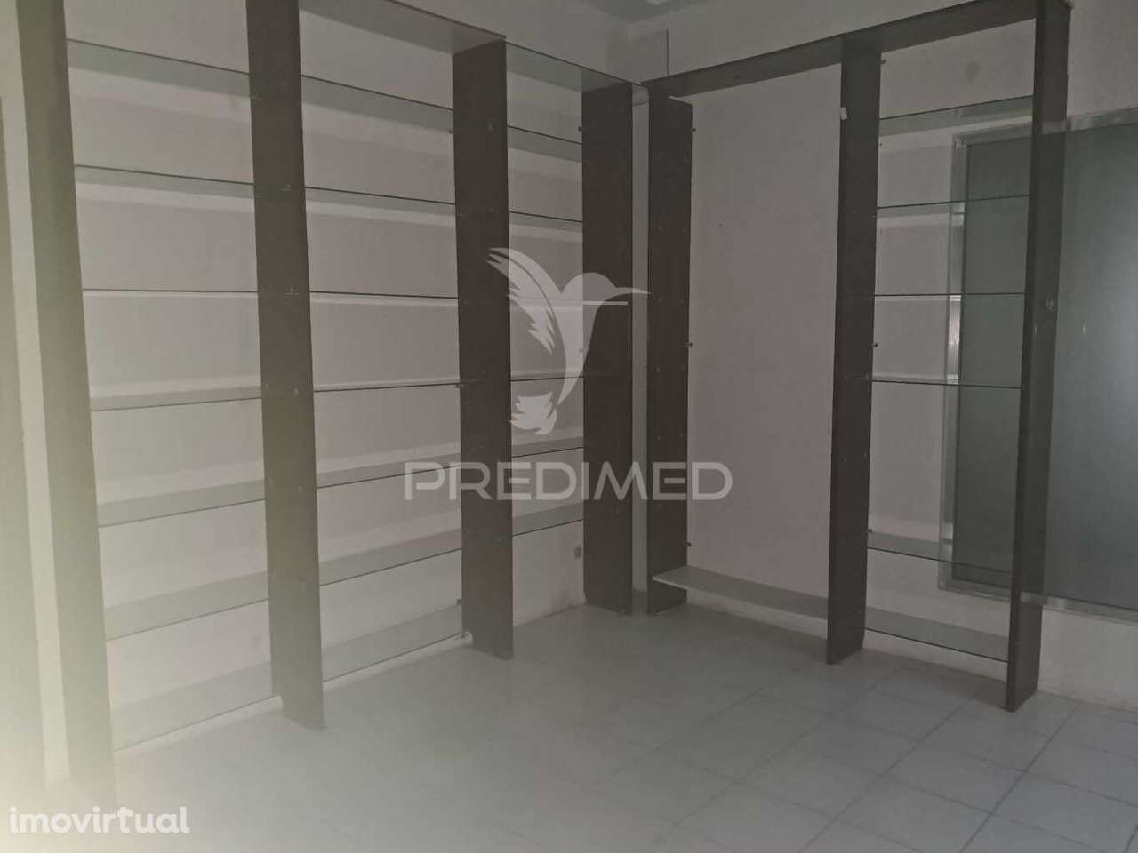 Loja Comercial na Cova da Piedade - Grande imagem: 2/9