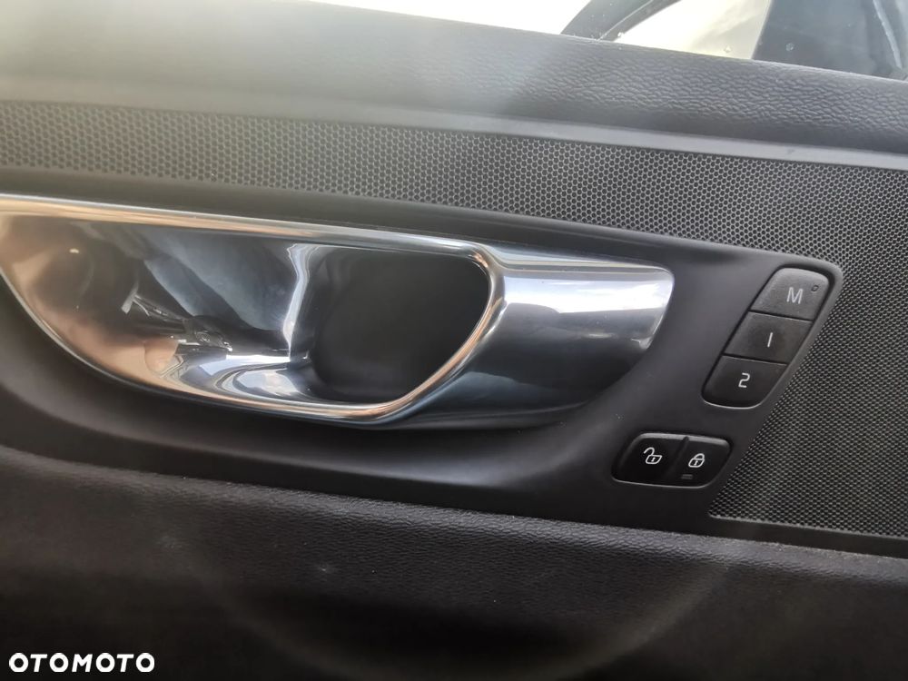 Volvo XC 60 B4 D AWD Inscription - 15