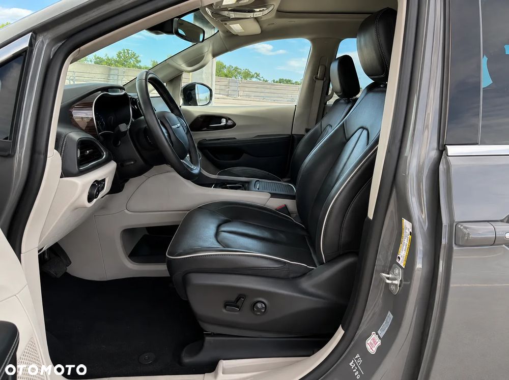 Chrysler Pacifica - 8