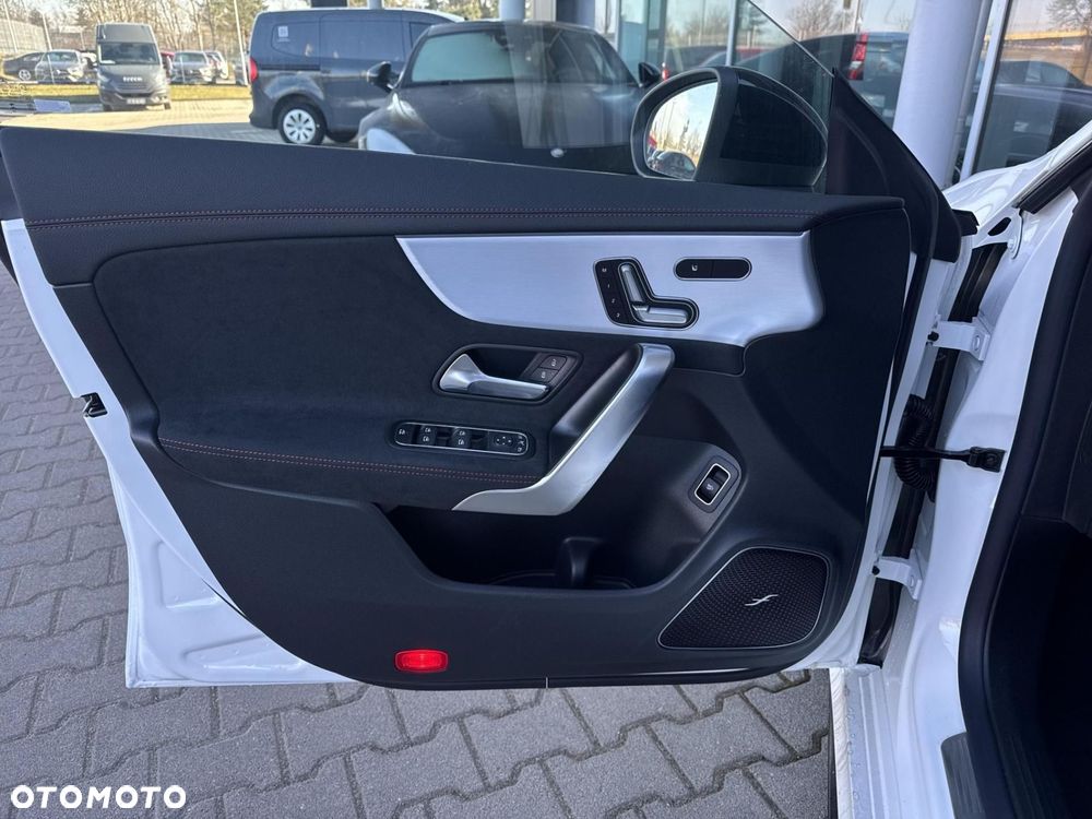 Mercedes-Benz CLA - 10