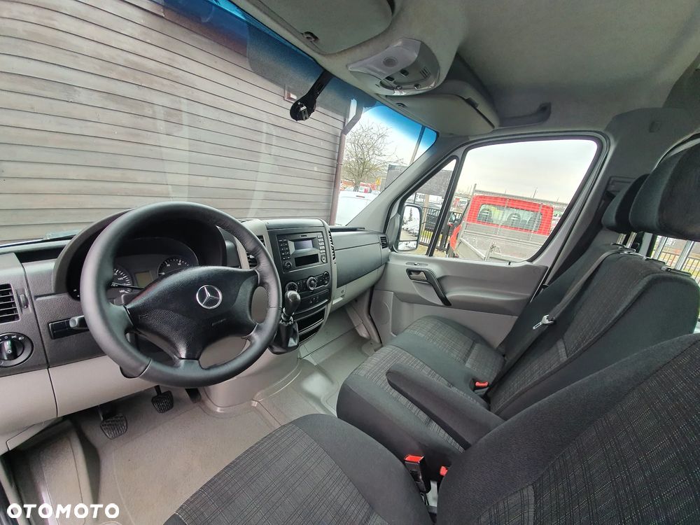 Mercedes-Benz Sprinter - 14