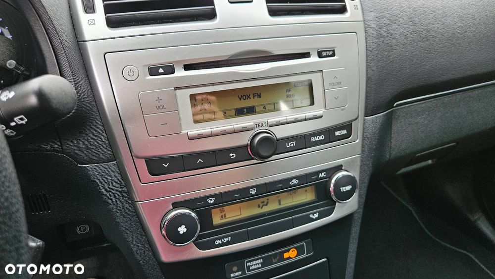 Toyota Avensis 1.6 Comfort - 25