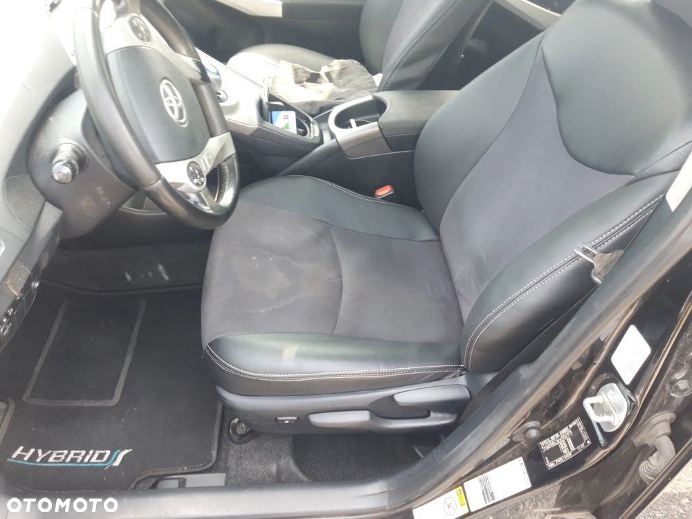 Toyota Prius (Hybrid) - 9