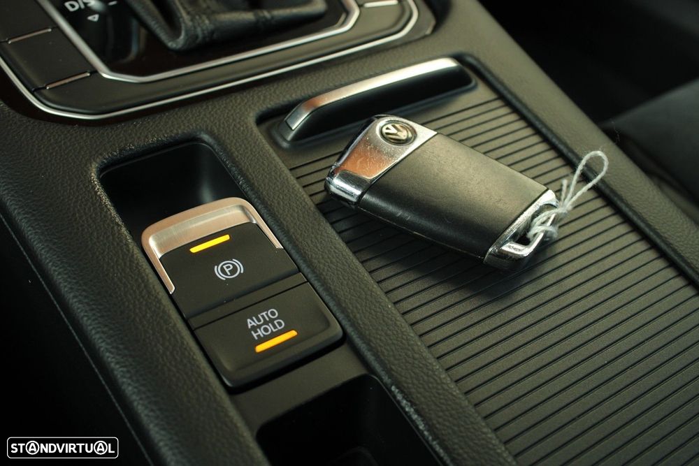 VW Passat Variant 2.0 TDi Highline DSG - 27