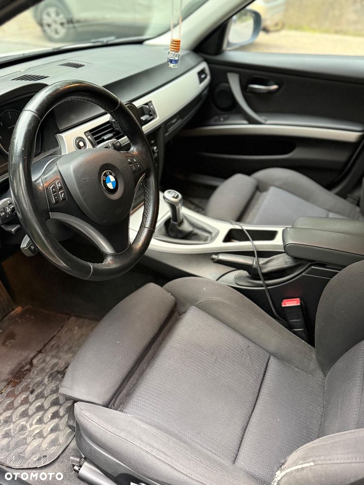 BMW Seria 3 318d - 10