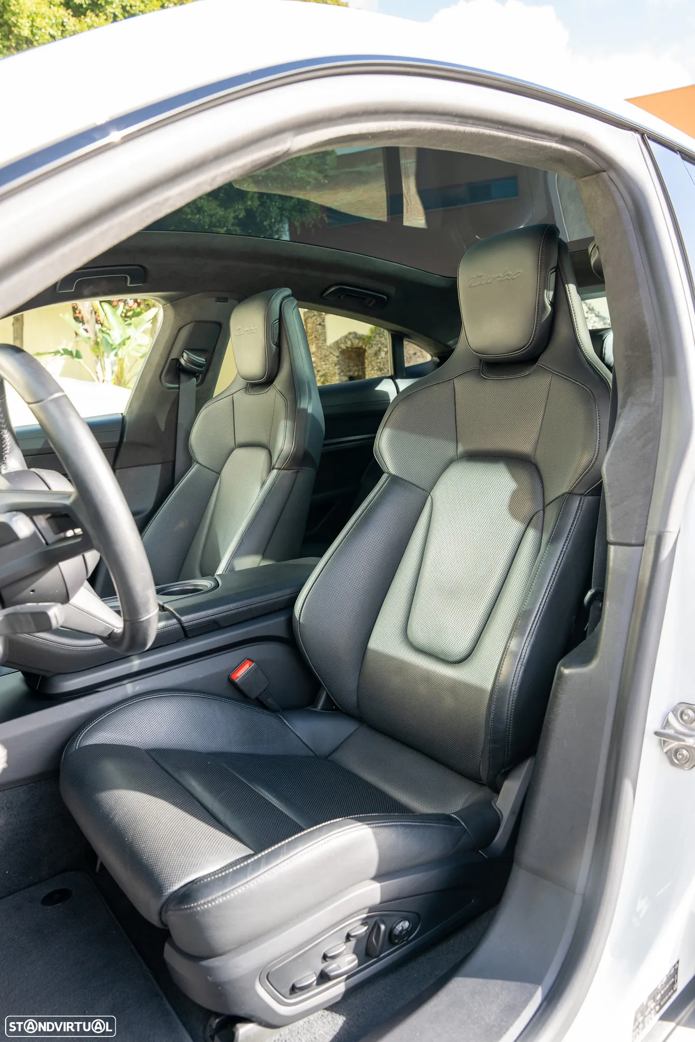 Porsche Taycan Turbo - 11