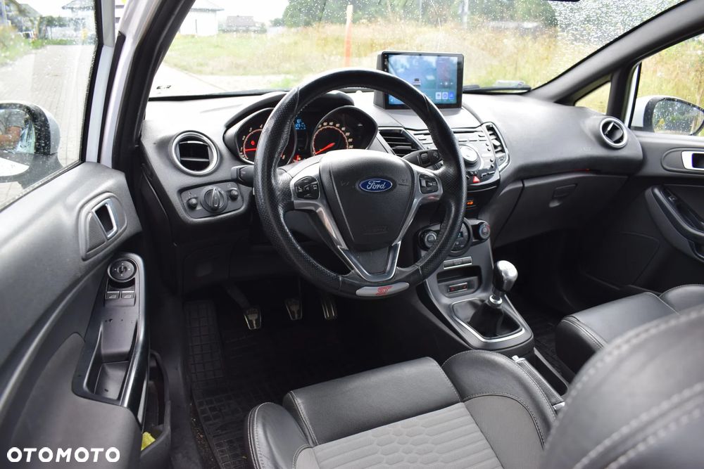 Ford Fiesta 1.6 EcoBoost mit Leder-Sport-Paket ST - 13