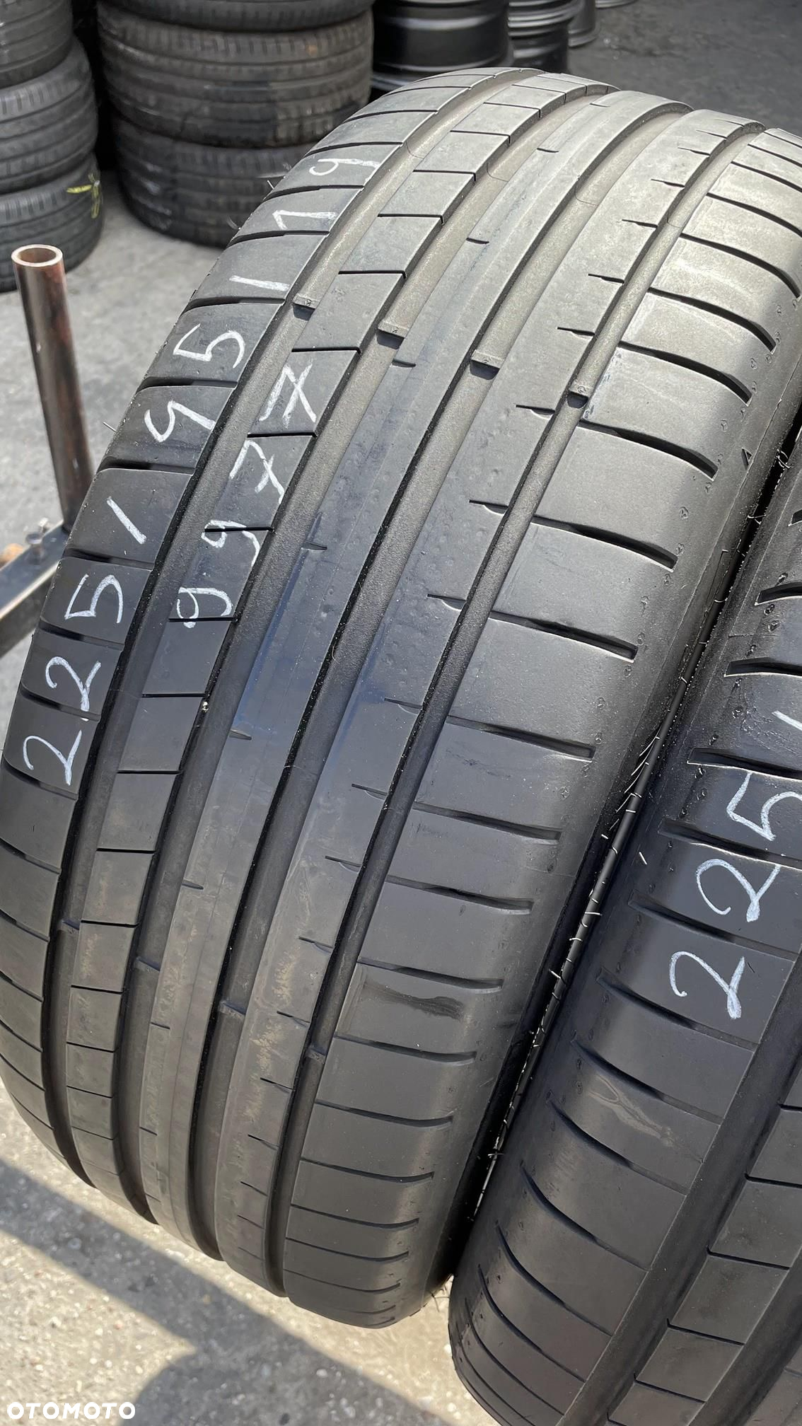 225/45/19 Dunlop Sport Maxx RT2 H:BMW DSST RSC 92W - 2