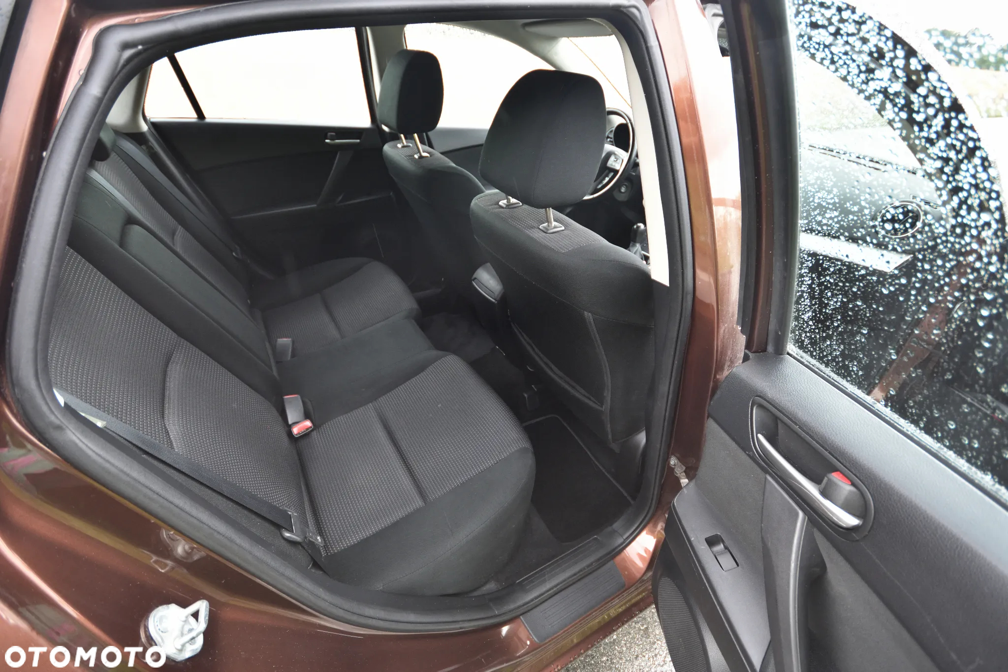 Mazda 3 1.6 Exclusive + - 24
