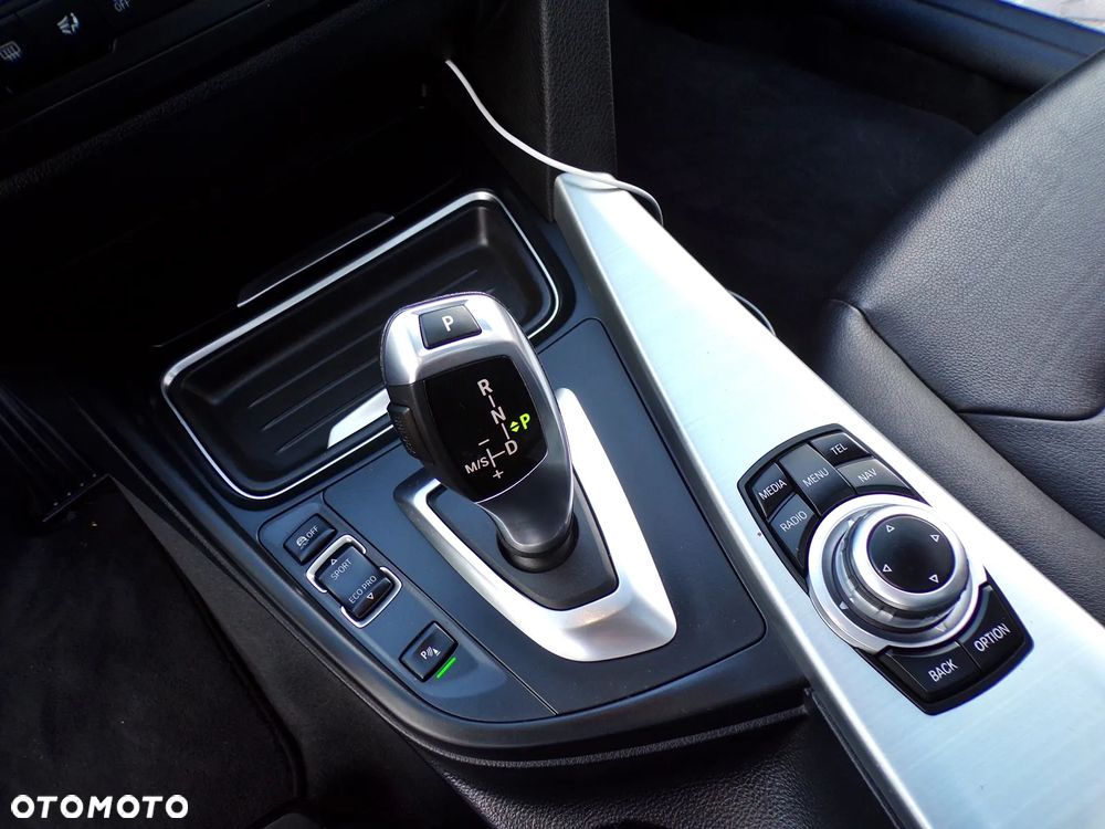 BMW Seria 3 318d Blue Performance Modern Line - 24