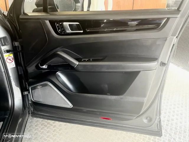 Porsche Cayenne Platinum Edition - 57