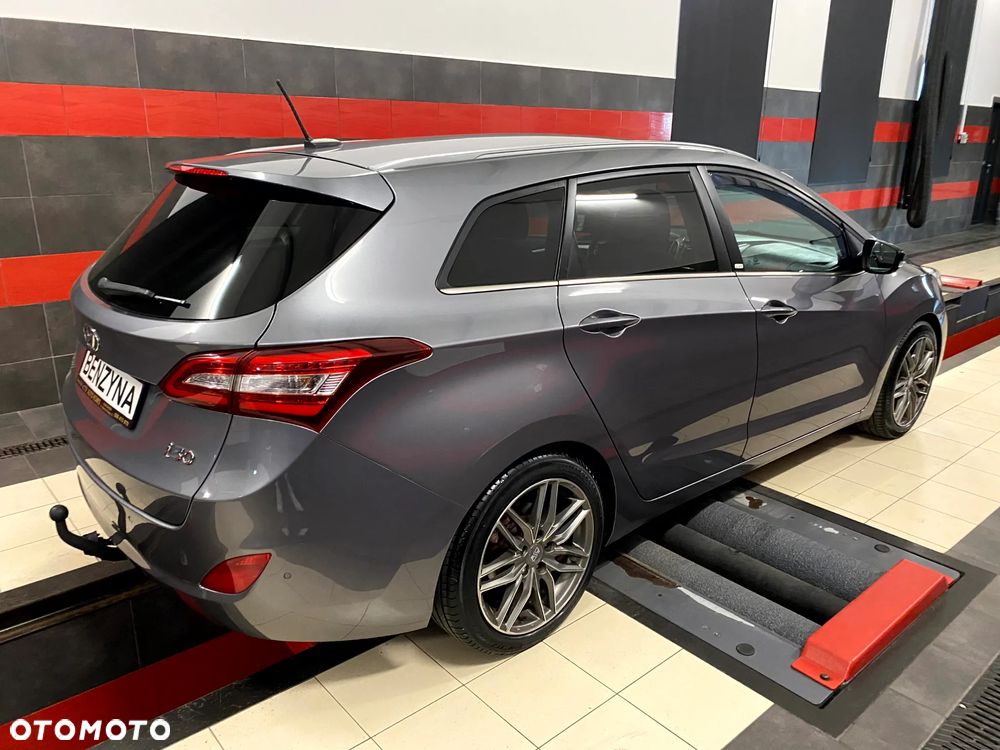 Hyundai i30 blue Kombi 1.6 GDi YES Gold - 6