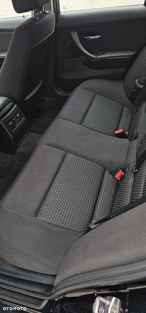BMW Seria 3 320i Edition Exclusive - 26