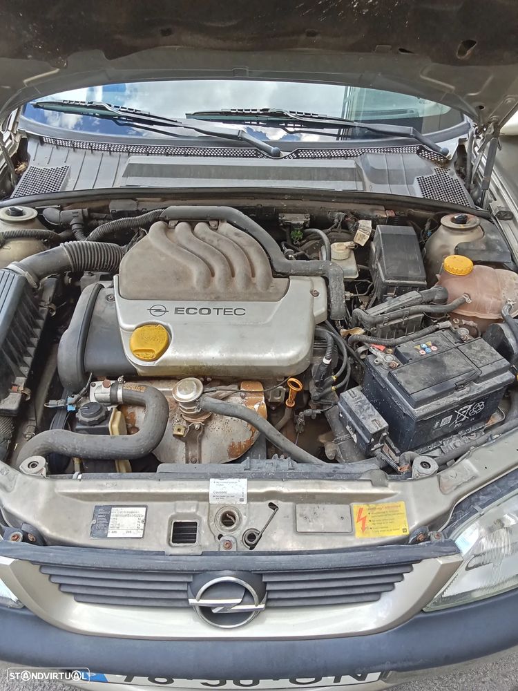 Opel Vectra 1.6i GL - 12