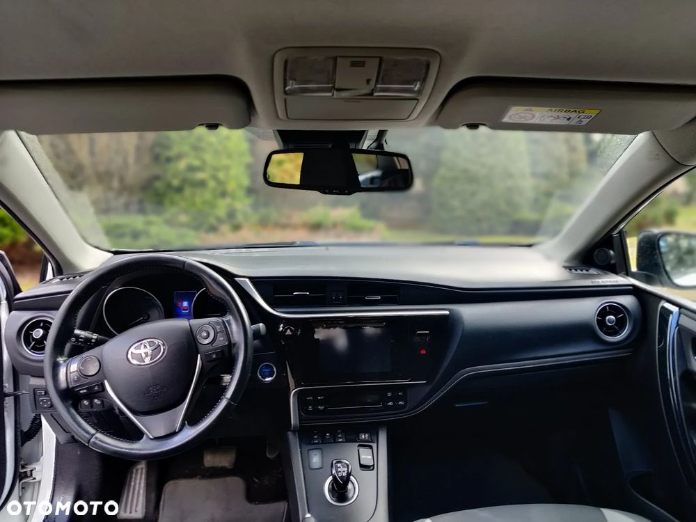 Toyota Auris Hybrid 135 Premium - 24