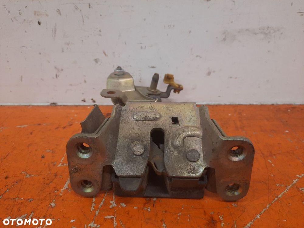 TOYOTA PREVIA II 2.0 D-4D 01-04 ZAMEK DRZWI TYŁ TYLNI LEWY DOLNY 1C0 - 5