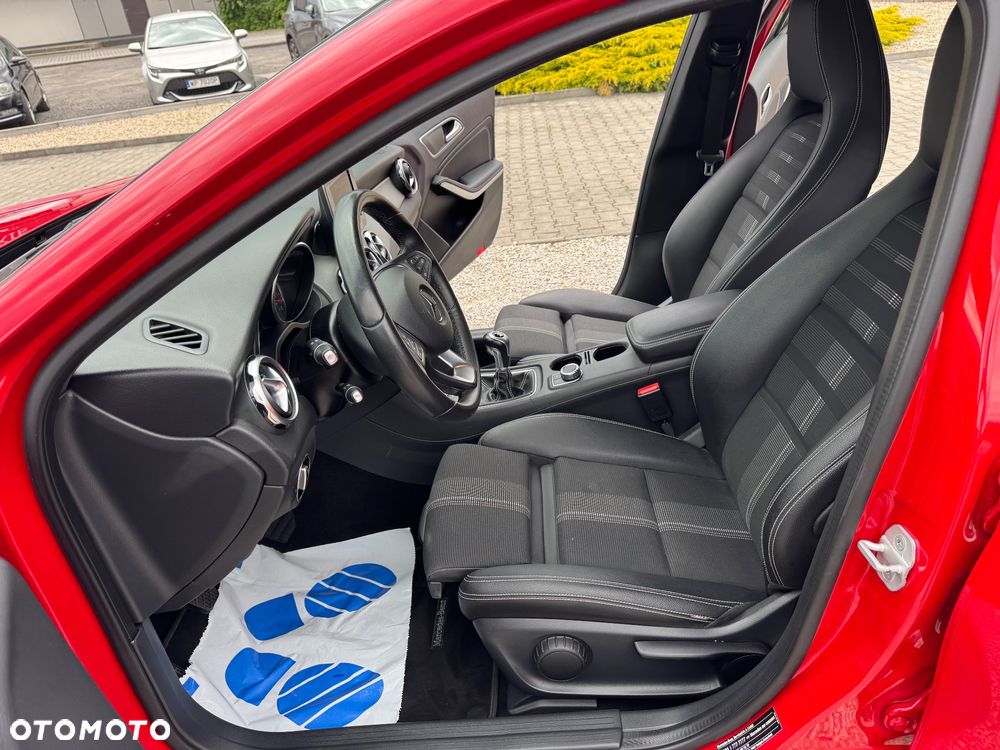 Mercedes-Benz GLA 180 Urban - 26